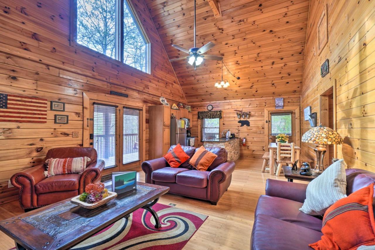Inviting Sevierville Cabin With Deck And Hot Tub! Exteriör bild