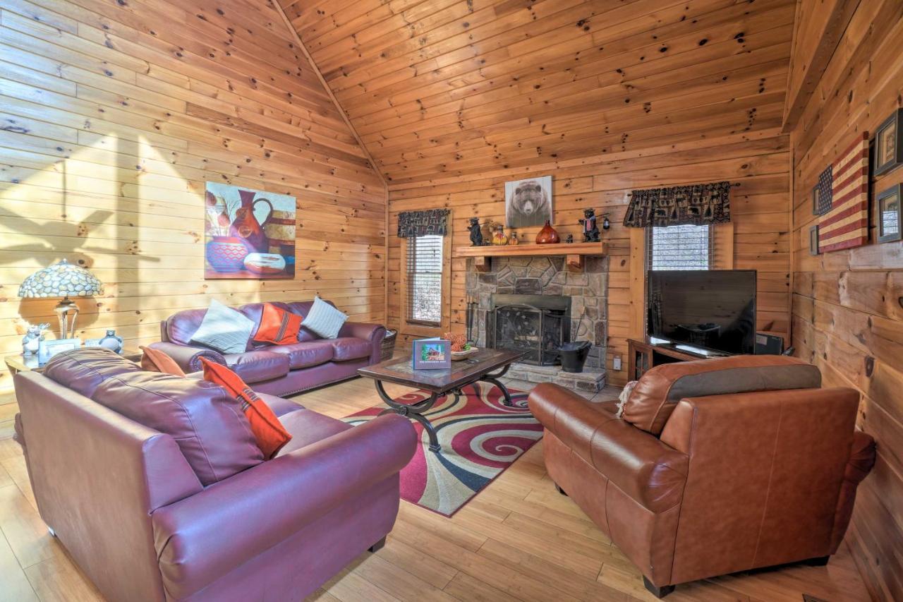 Inviting Sevierville Cabin With Deck And Hot Tub! Exteriör bild