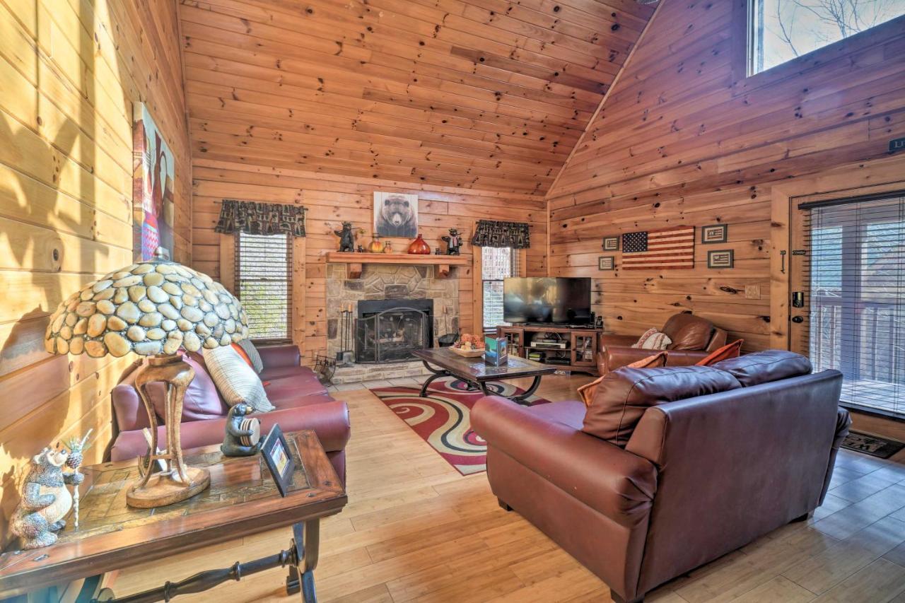 Inviting Sevierville Cabin With Deck And Hot Tub! Exteriör bild