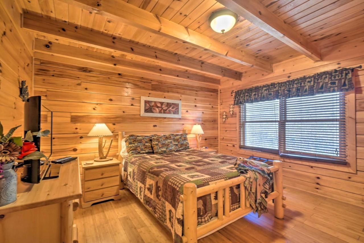 Inviting Sevierville Cabin With Deck And Hot Tub! Exteriör bild
