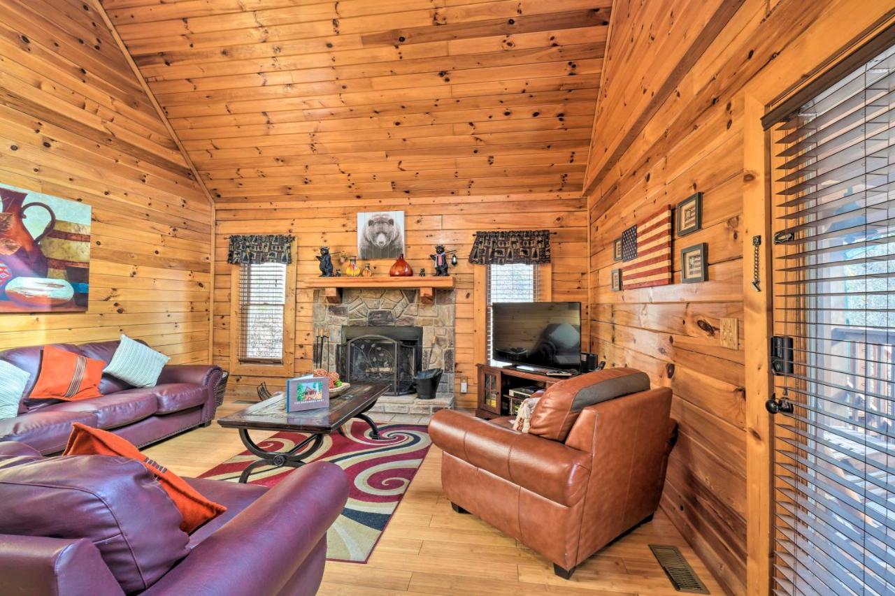 Inviting Sevierville Cabin With Deck And Hot Tub! Exteriör bild
