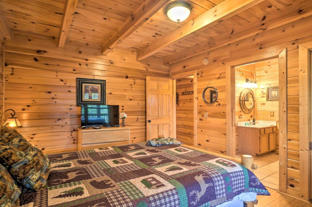 Inviting Sevierville Cabin With Deck And Hot Tub! Exteriör bild