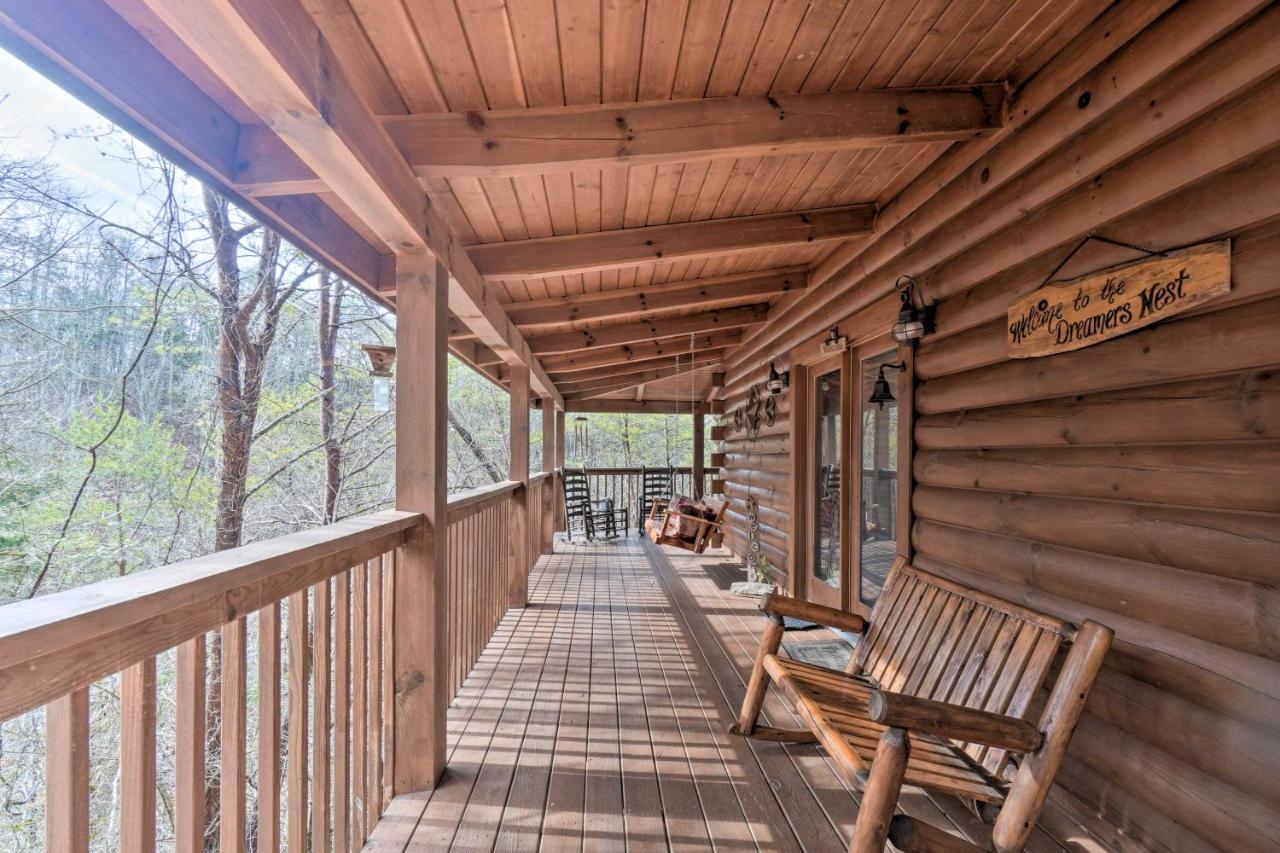 Inviting Sevierville Cabin With Deck And Hot Tub! Exteriör bild
